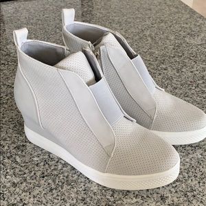 High heel close toe shoes